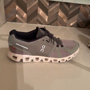 On Running Women's Gray and White Sneakers